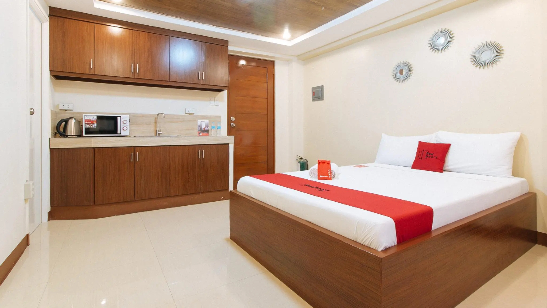 Foto - RedDoorz Plus near Uptown BGC Mall