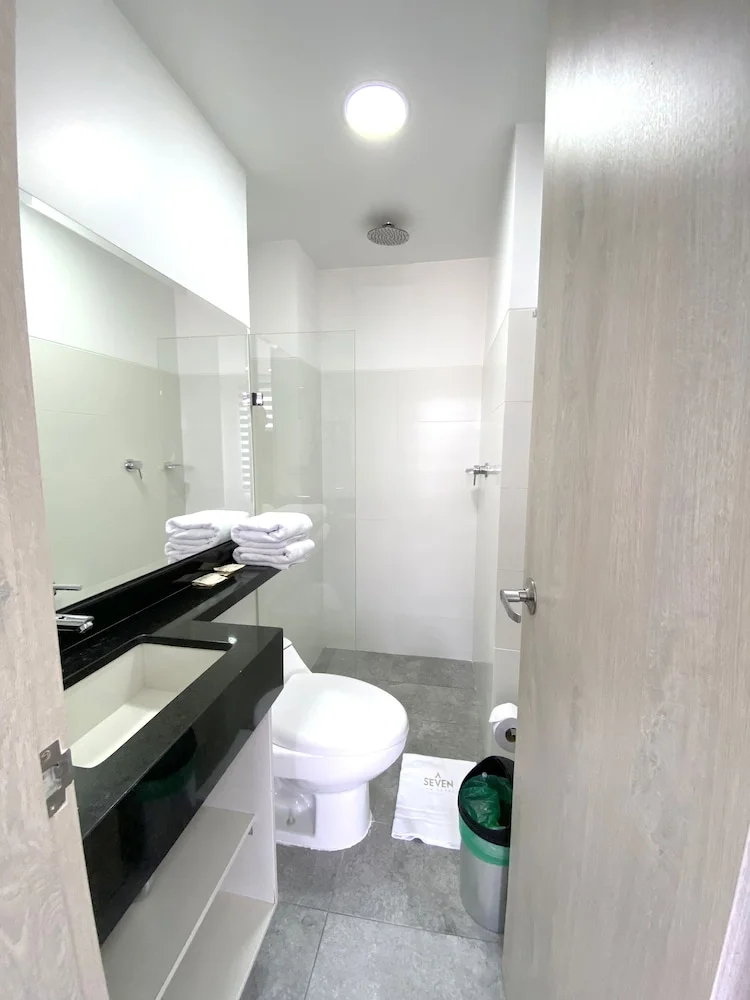 Photo - Seven Inn Hotel