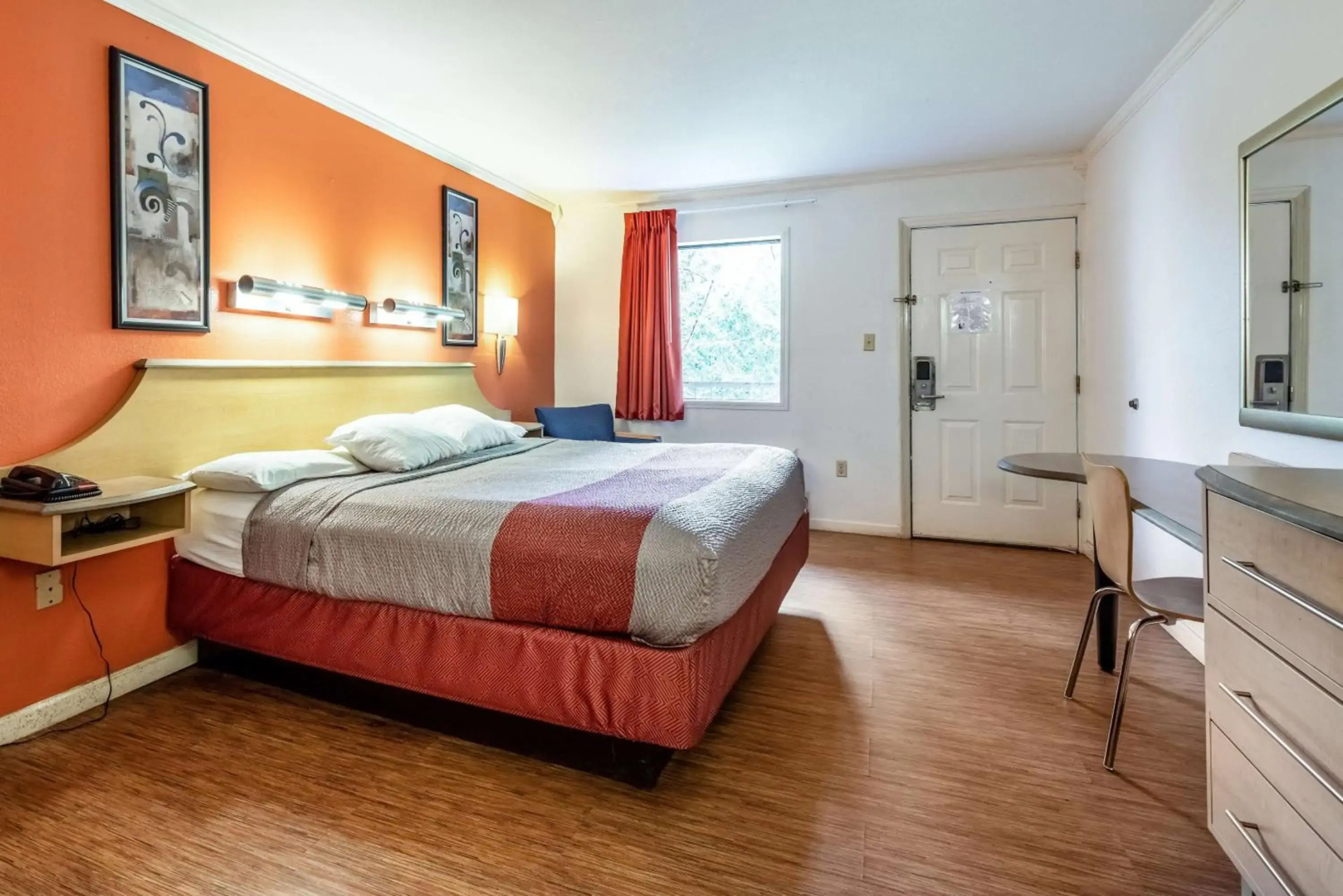Photo - Motel 6 Gatlinburg, TN - Smoky Mountains