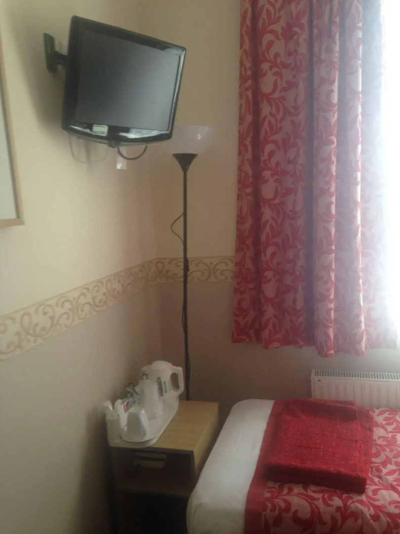 Photo - Glendale Hyde Park Hotel