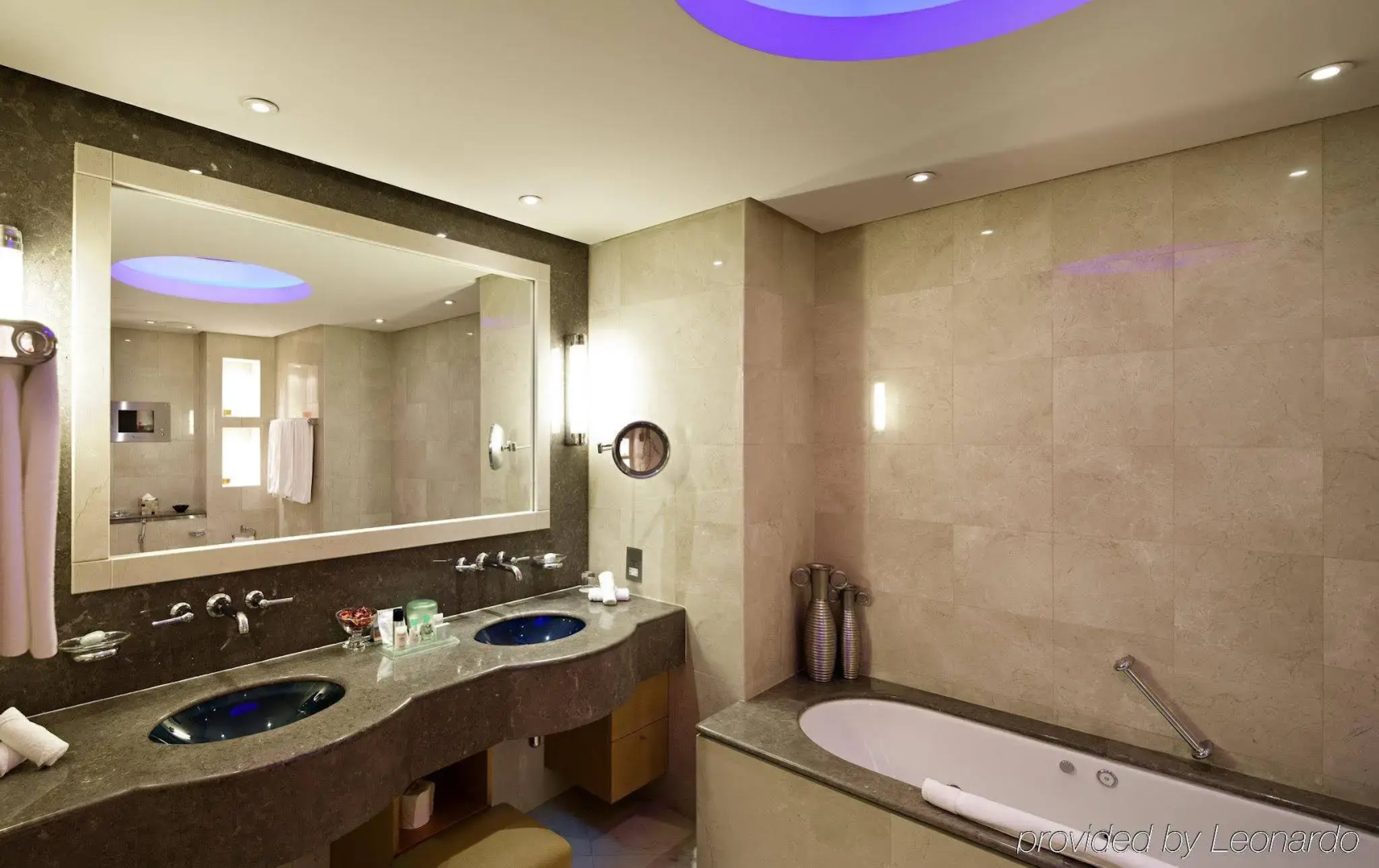 Photo - Marina Hotel