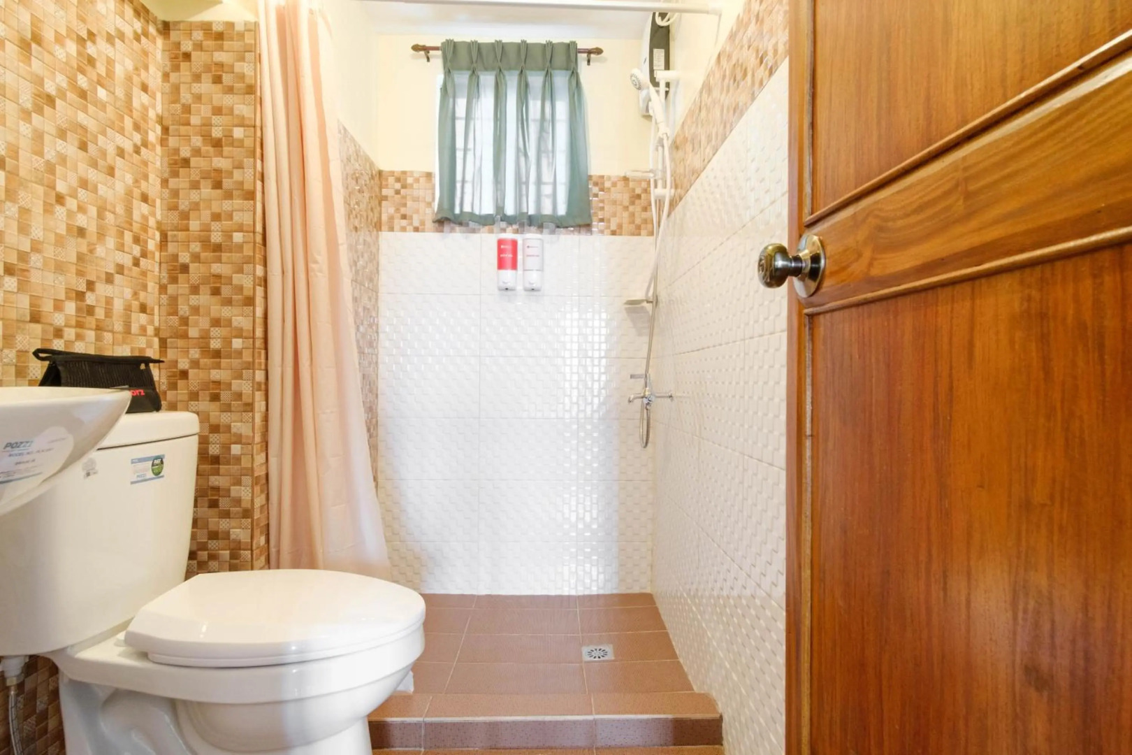 Photo - RedDoorz Plus near Johnson and Johnson Paranaque