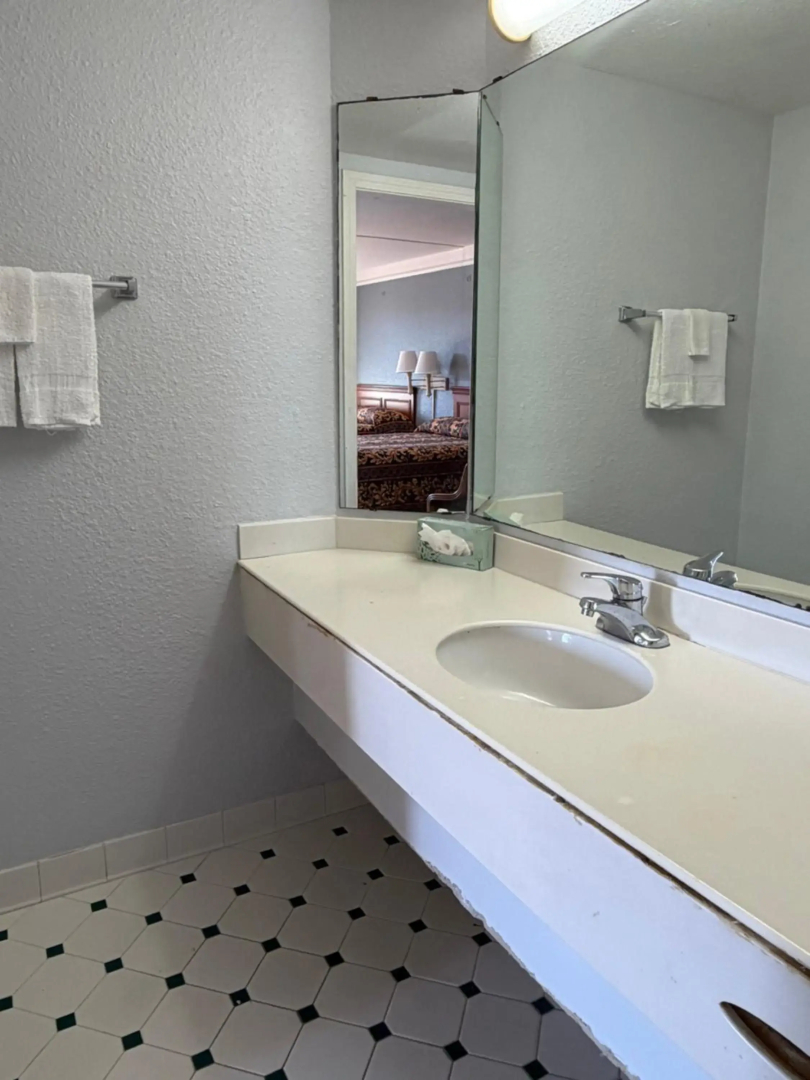 Photo - America's Inn Houston/Stafford /Sugarland