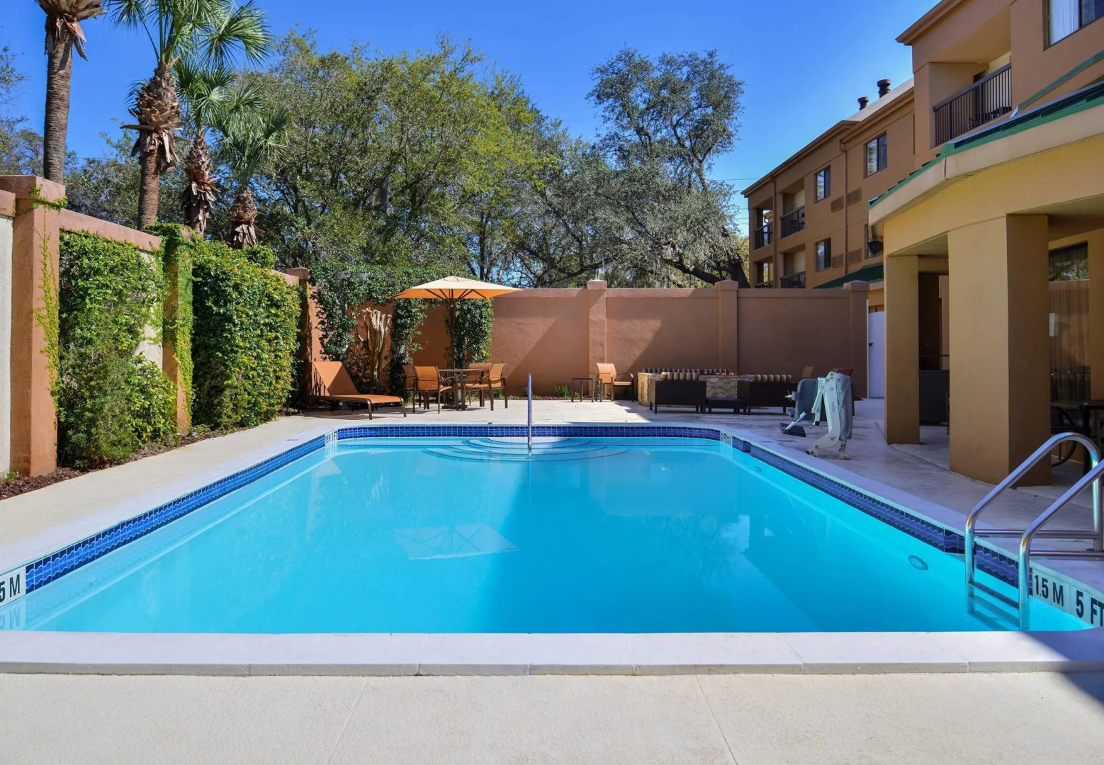 Photo - Courtyard Tampa North / I-75 Fletcher