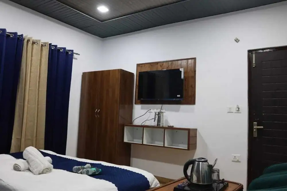 Hotel Everest Highland by Krishiv