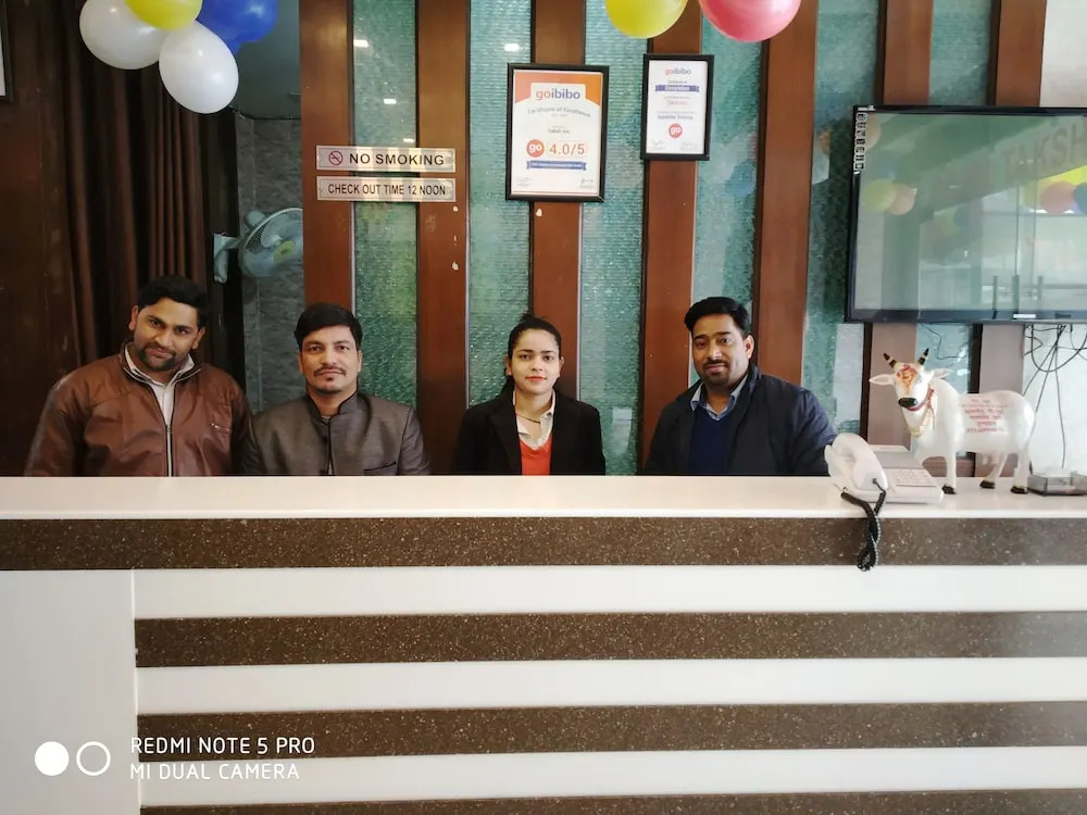 Foto - Hotel Taksh inn, Near Karol Bagh, Metro Station