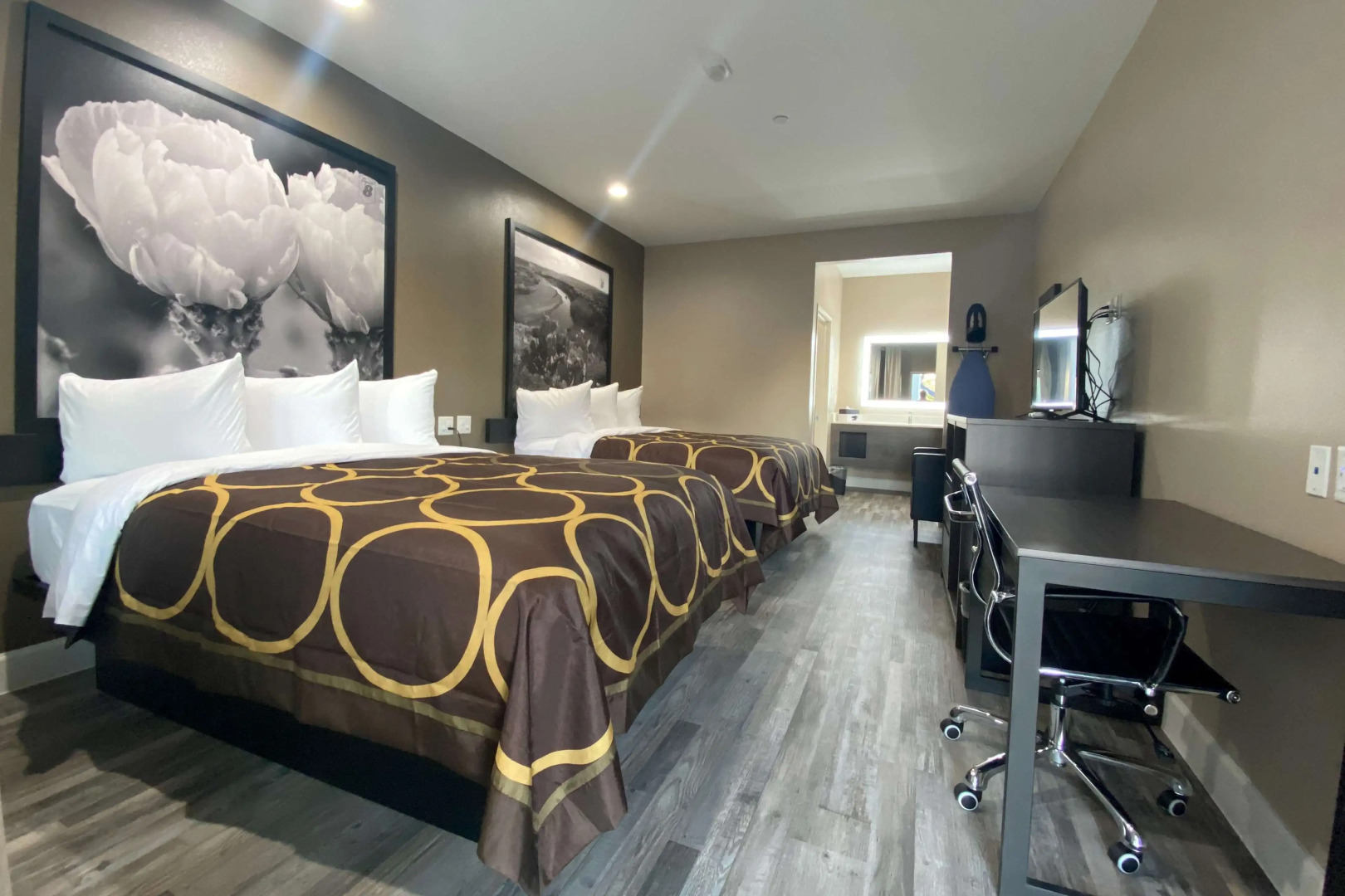 Photo - Super 8 by Wyndham Houston NW Beltway 8-West Rd