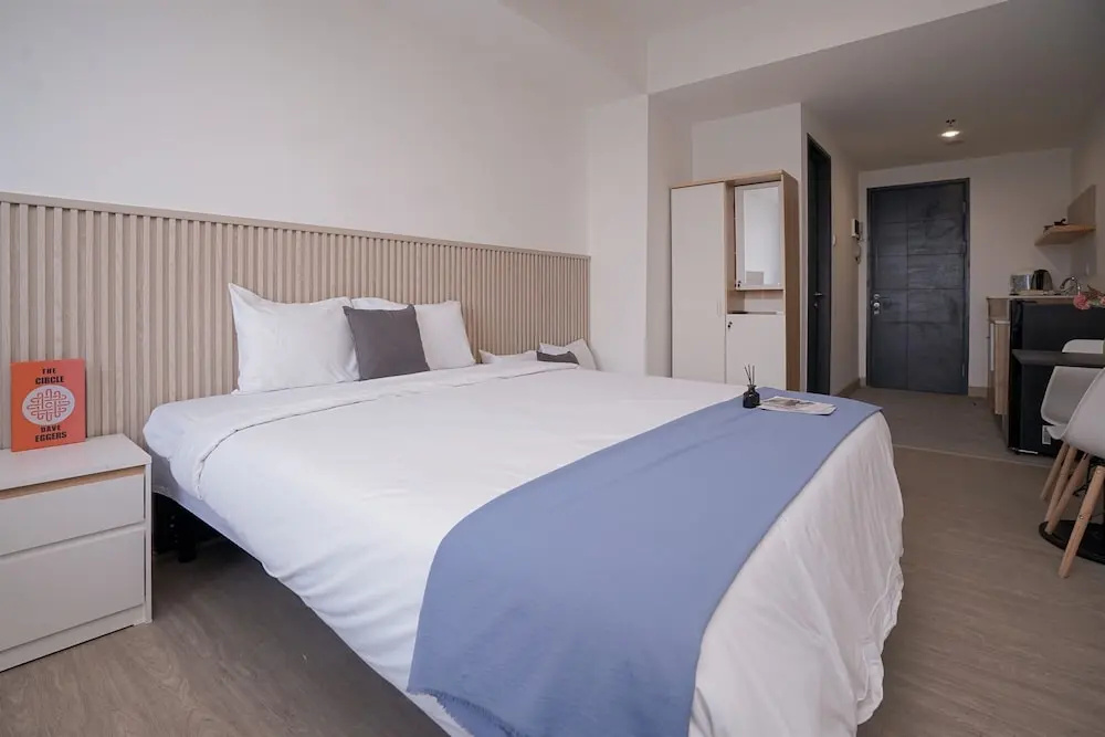 Spacious Comfy Studio Room At Collins Boulevard Apartment