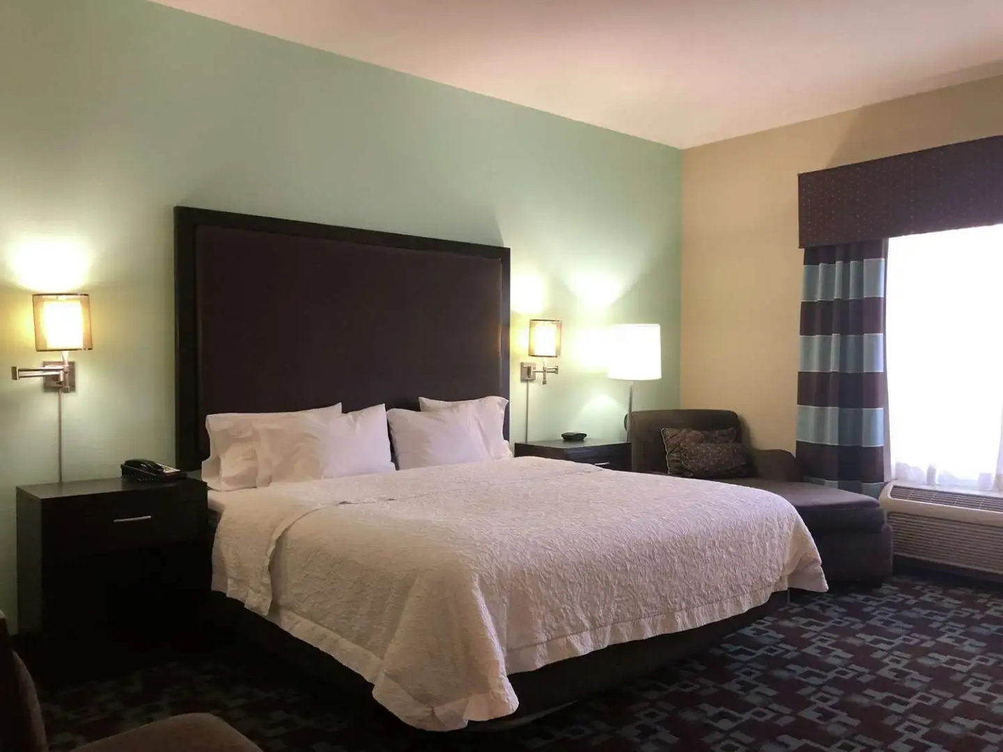 Photo - Hampton Inn & Suites Nashville @ Opryland
