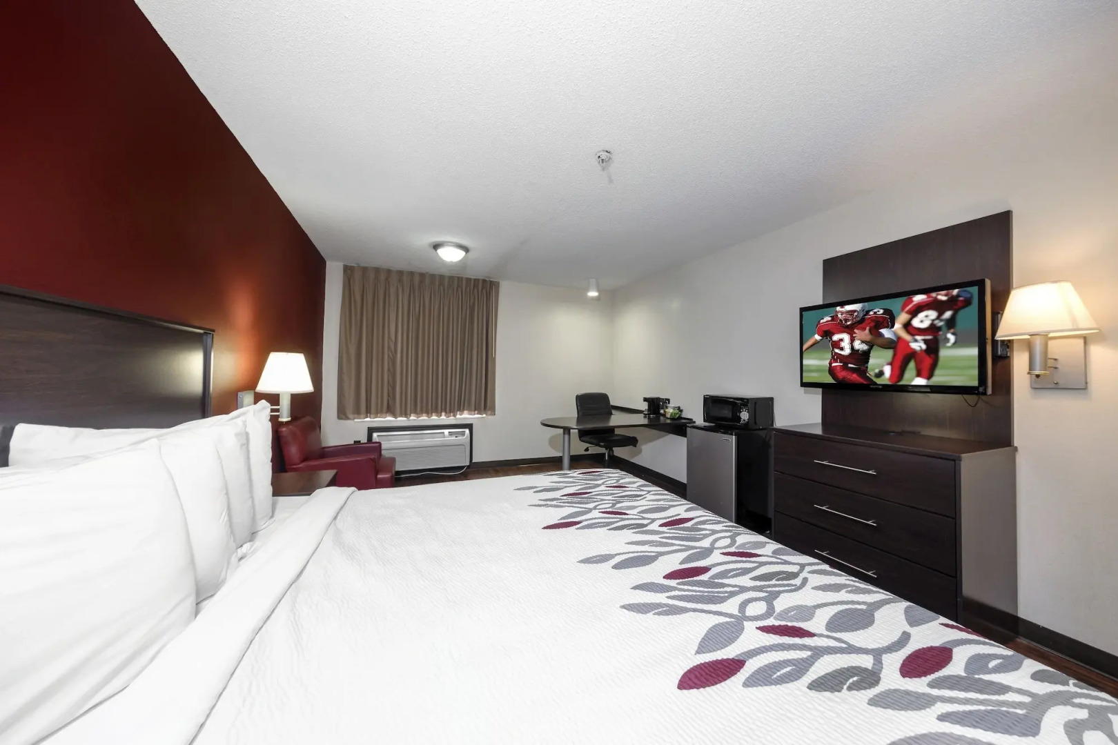 Photo - Red Roof Inn & Suites Savannah Airport