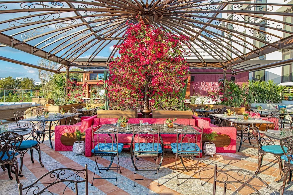 Photo - Moxy Miami South Beach