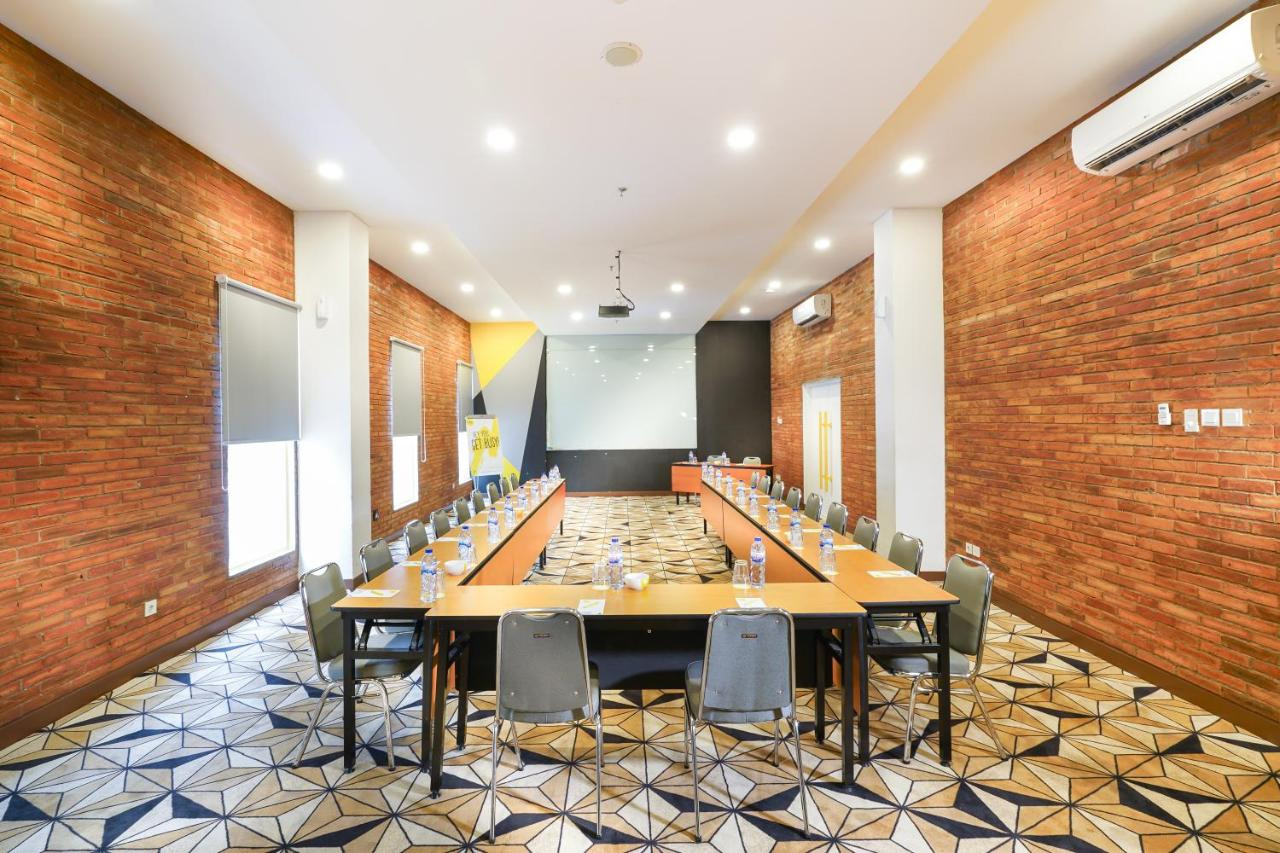 Photo - YELLO Hotel Manggarai Jakarta