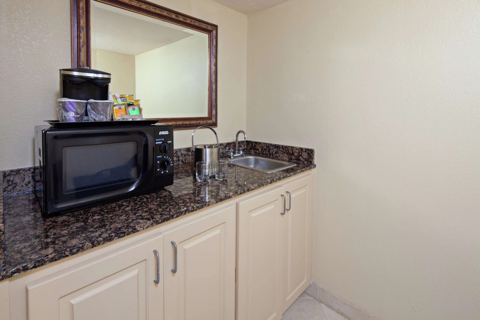 Photo - DoubleTree by Hilton New Orleans Airport