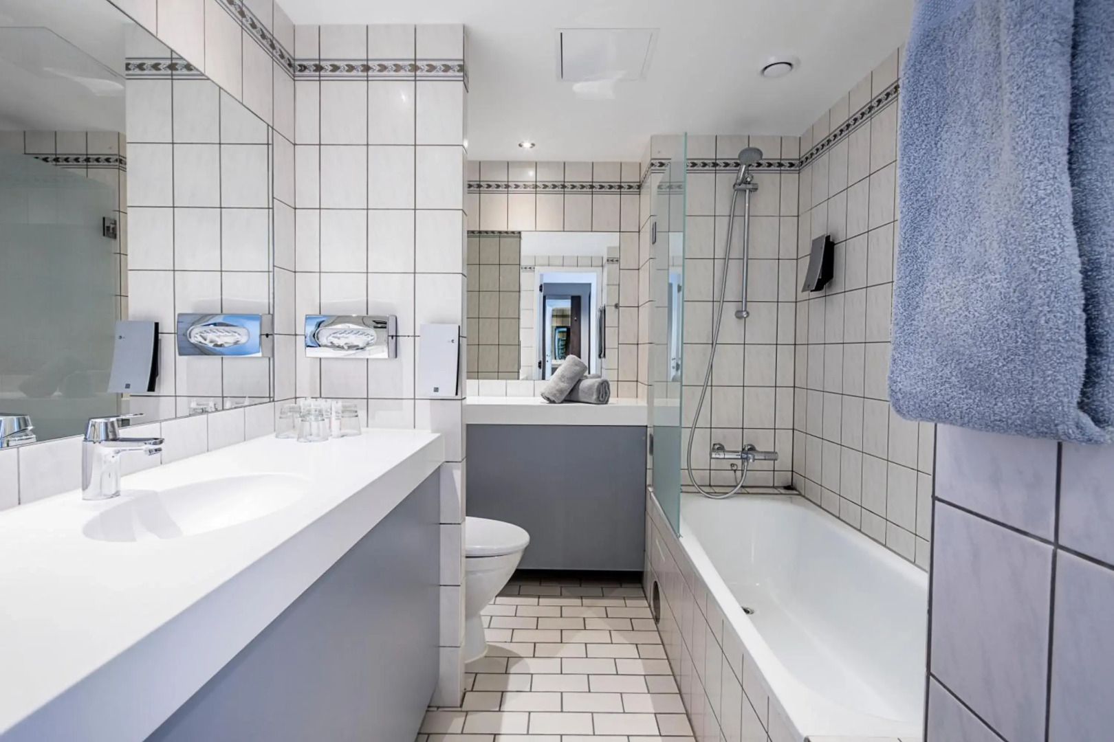 Photo - Best Western Plus Airport Hotel