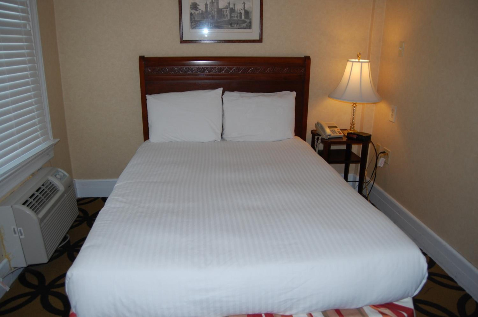 Photo - Windsor Inn Hotel