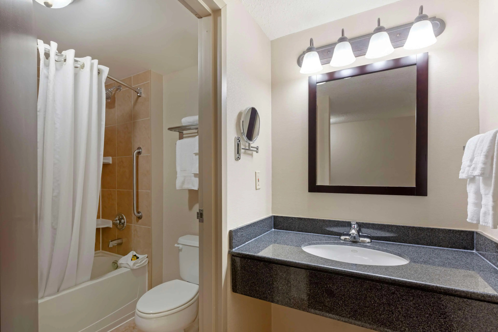Photo - Best Western Plus Muskoka Inn
