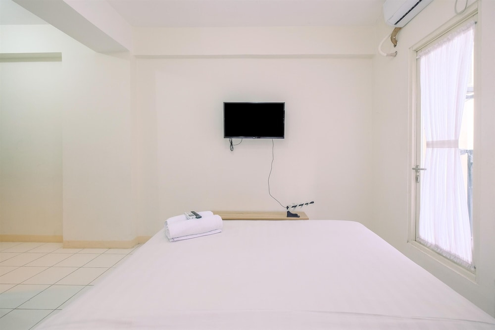 Enjoy Living at Studio Apartment Podomoro Golf View