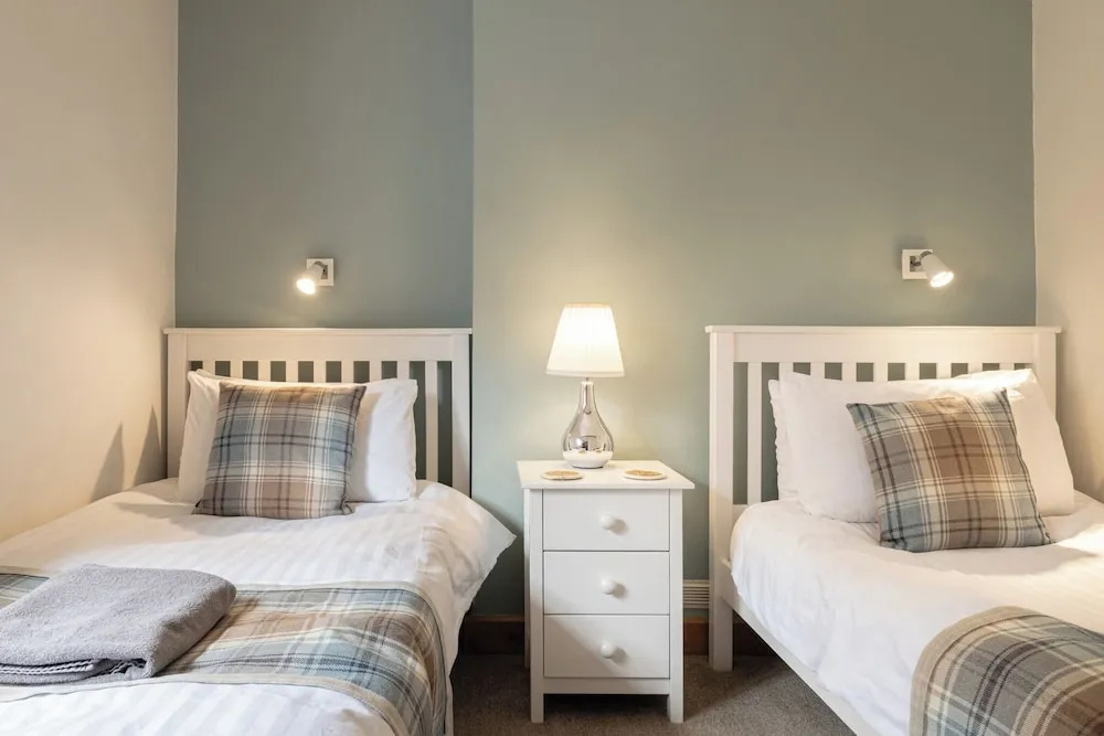 Maple Cottage - Beautiful 2BD Retreat