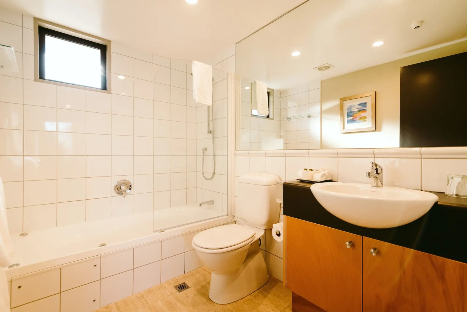 Photo - Garden Court Suites And Apartments