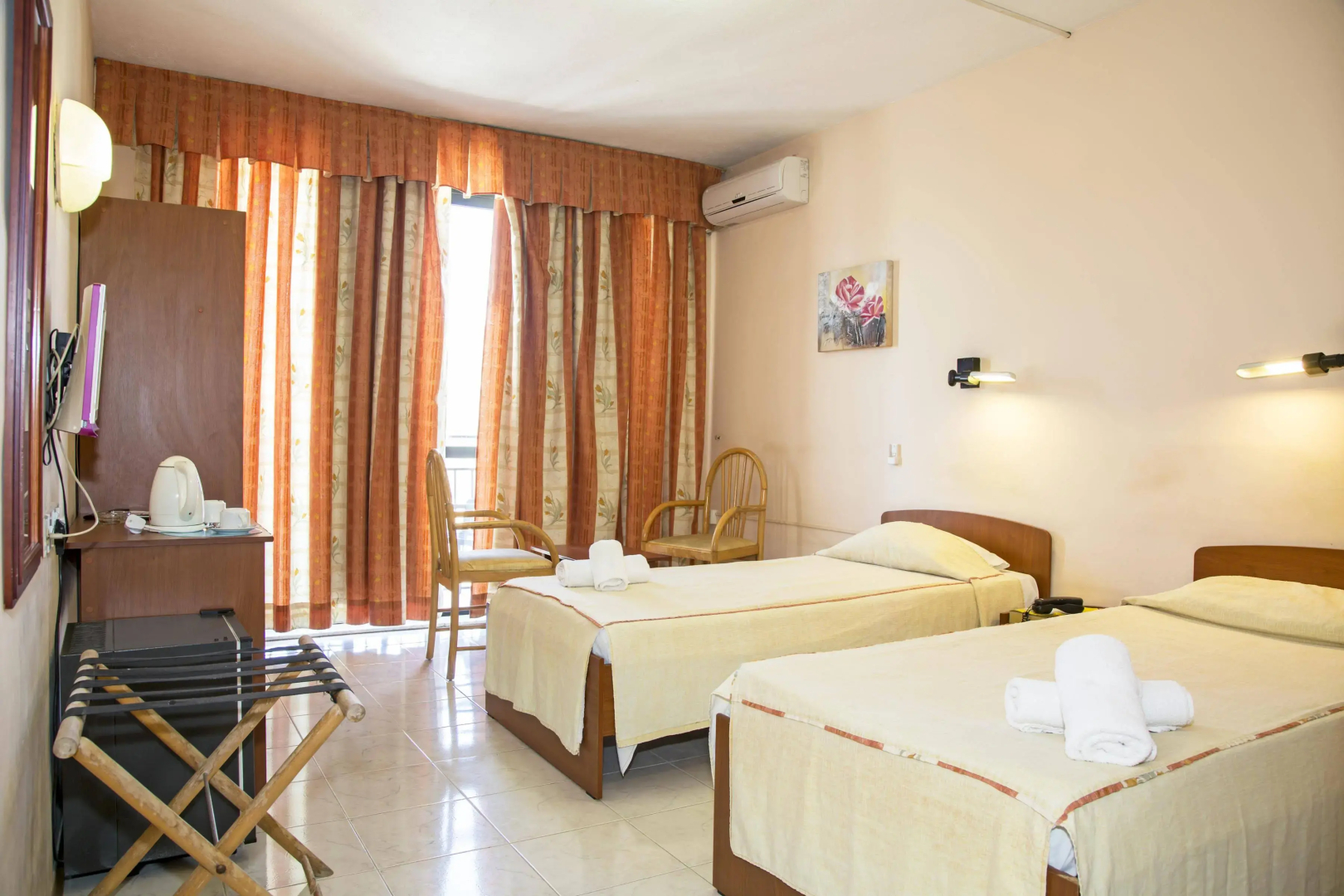 Photo - Relax Inn Hotel