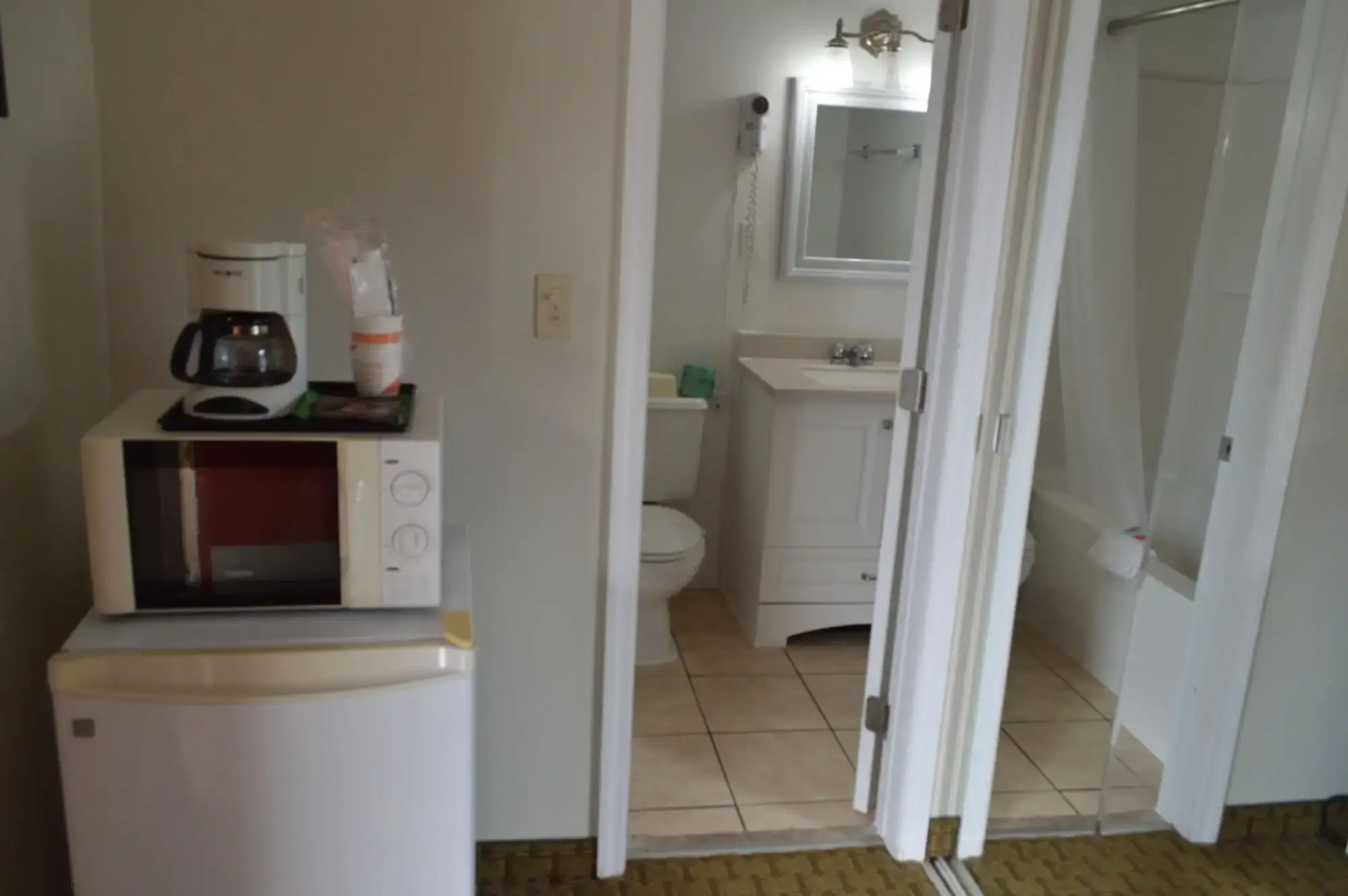 Foto - Econo Lodge Inn & Suites On The River
