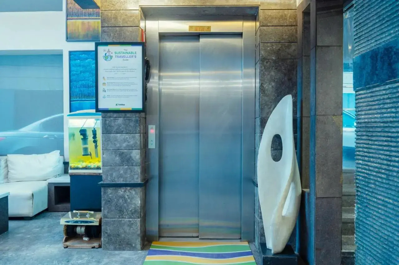 Foto - Treebo Twin Tree