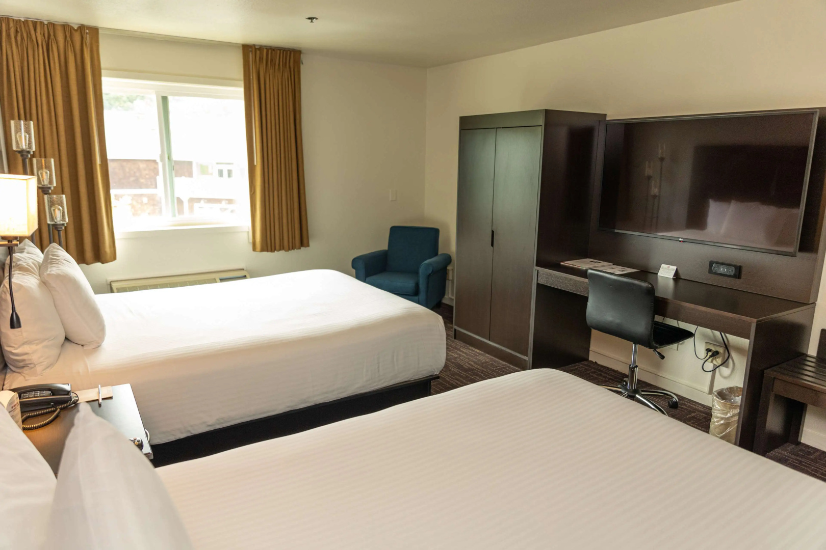 Photo - Lake Natoma Inn