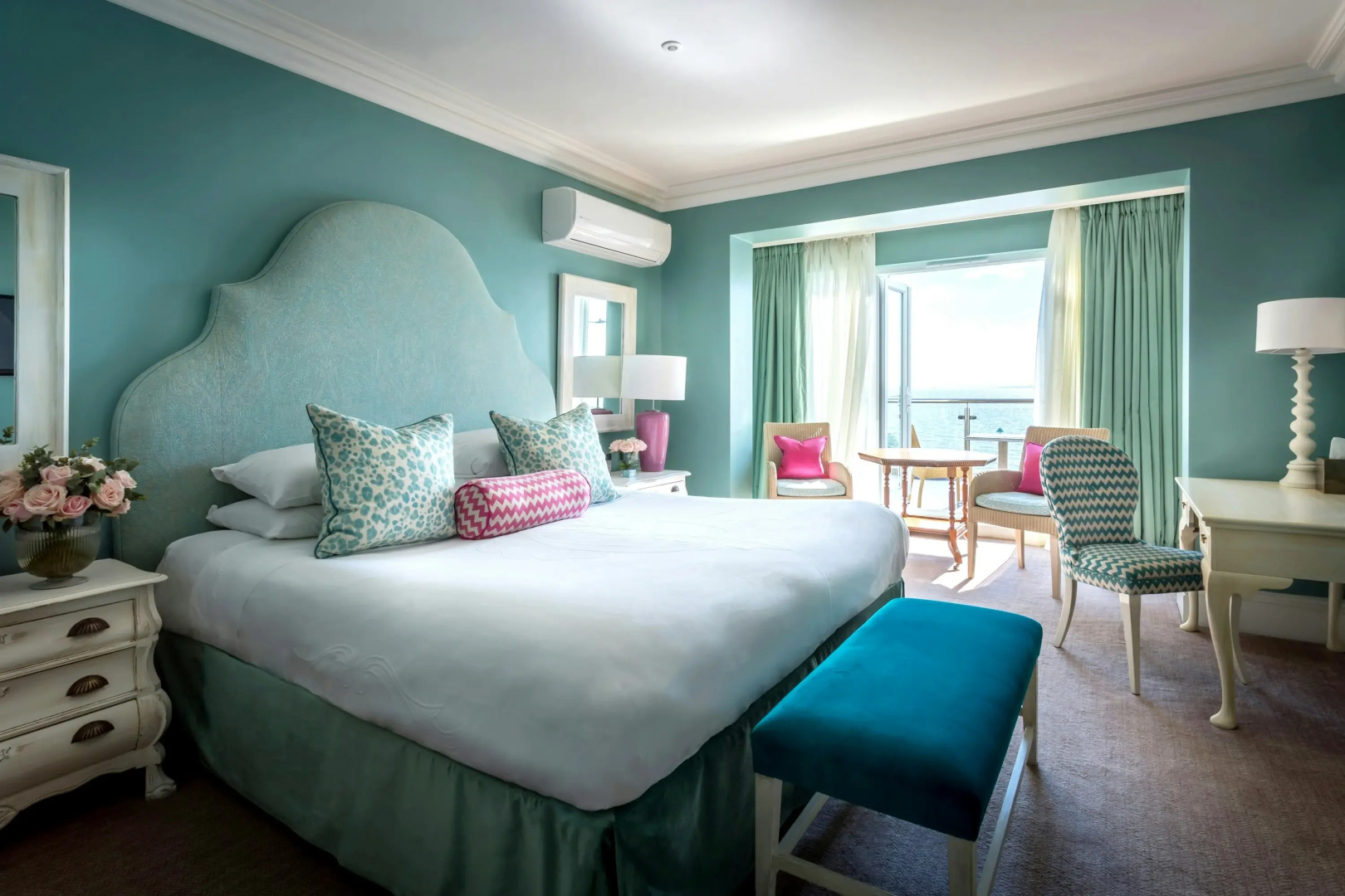 Photo - Roslin Beach Hotel