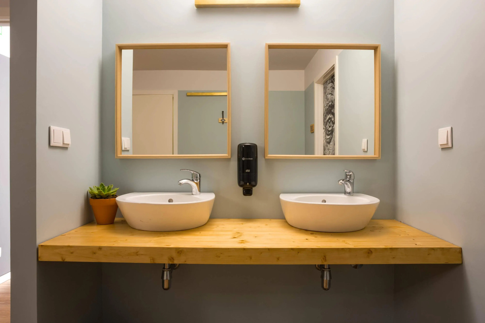 Photo - Secret Patio Lisbon