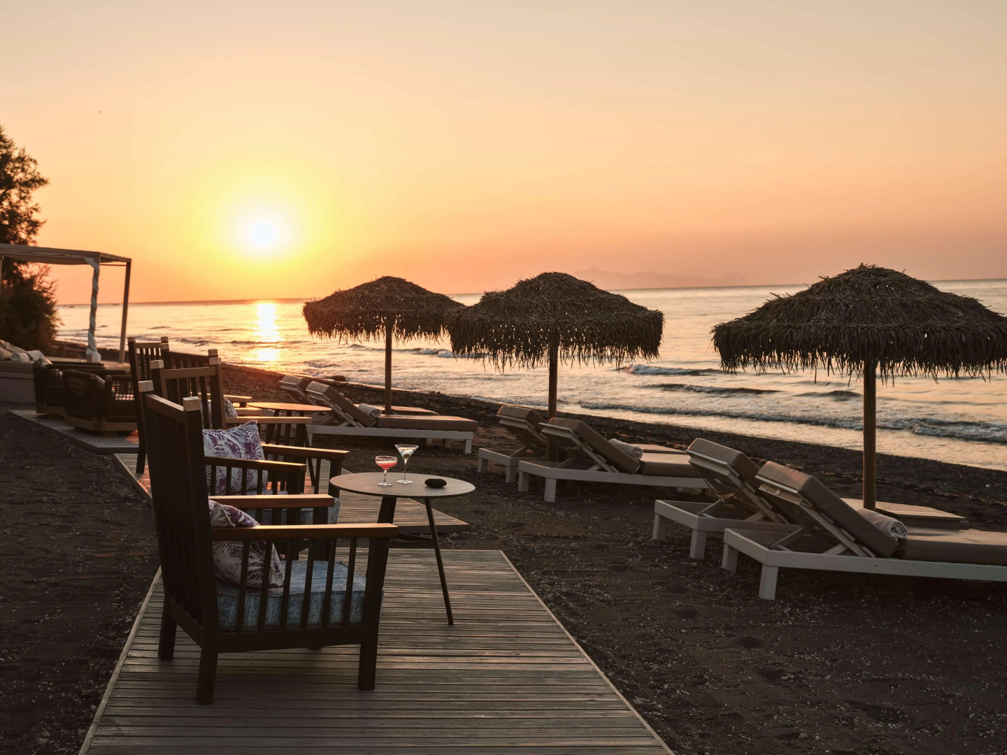 Foto - Sea Breeze Santorini Beach Resort, Curio Collection Hilton