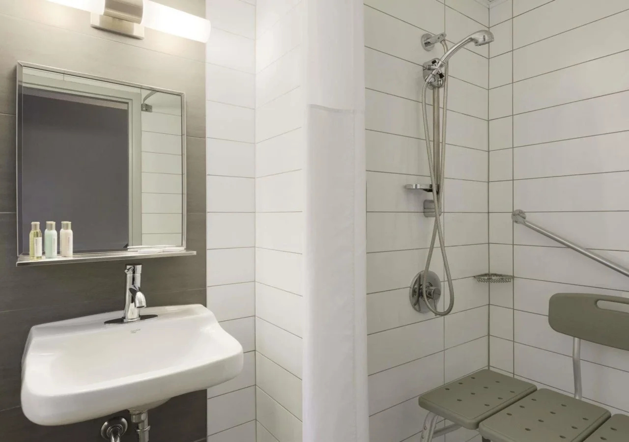 Photo - Travelodge by Wyndham Montreal Centre