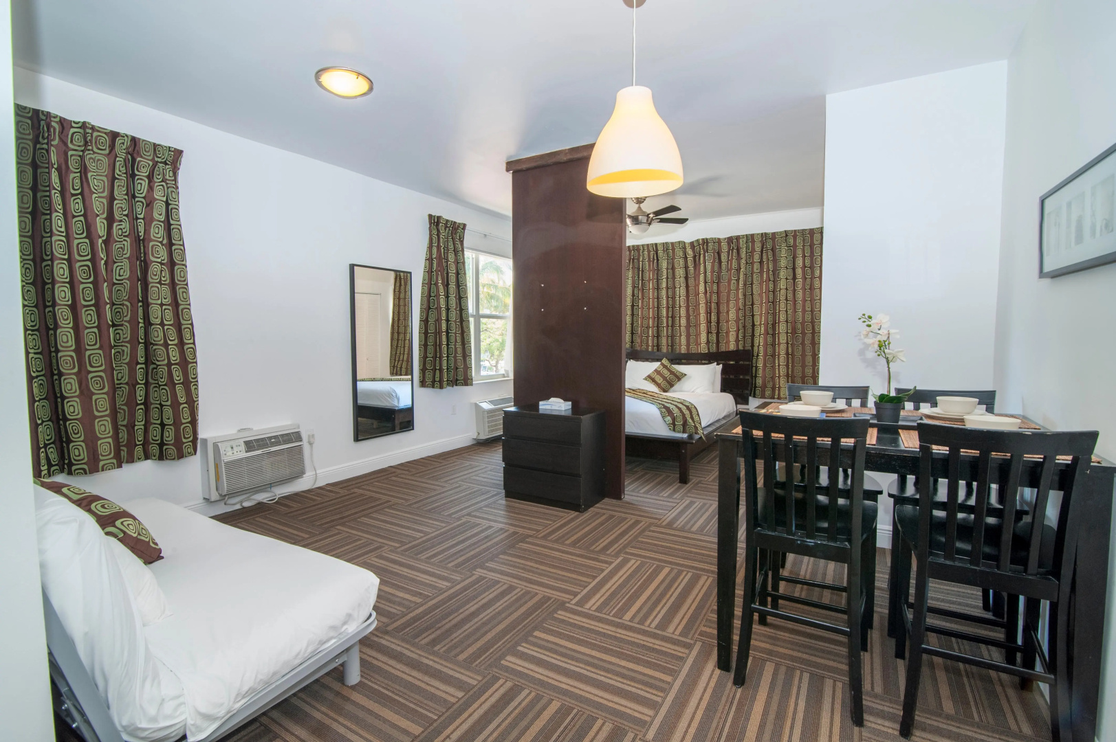 Photo - Ocean Reef Suites, South Beach