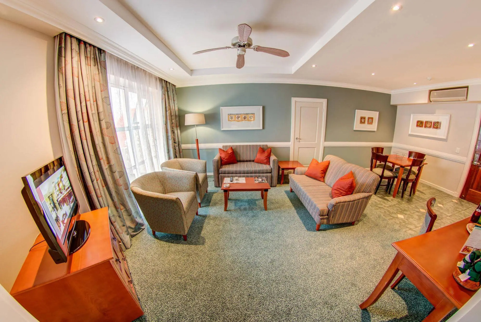 Photo - Courtyard Hotel Gqeberha