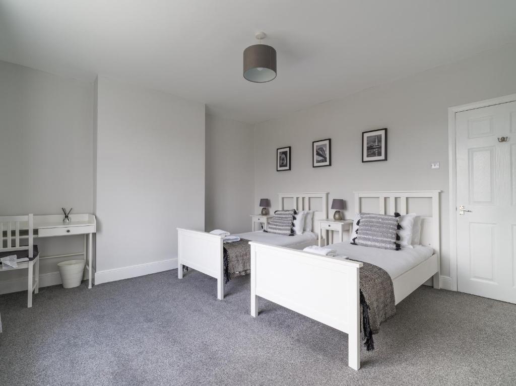 East House-sleeps 5-pet Friendly-garden-parking
