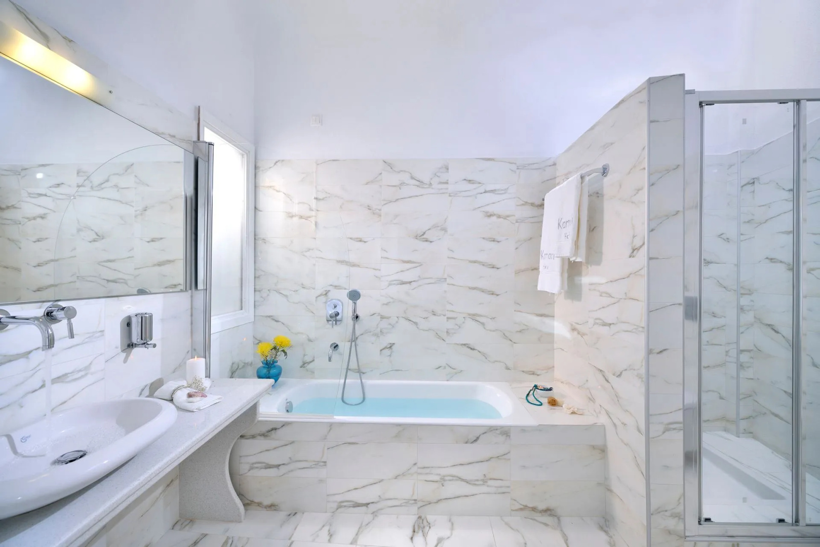 Photo - Kamari Hotel