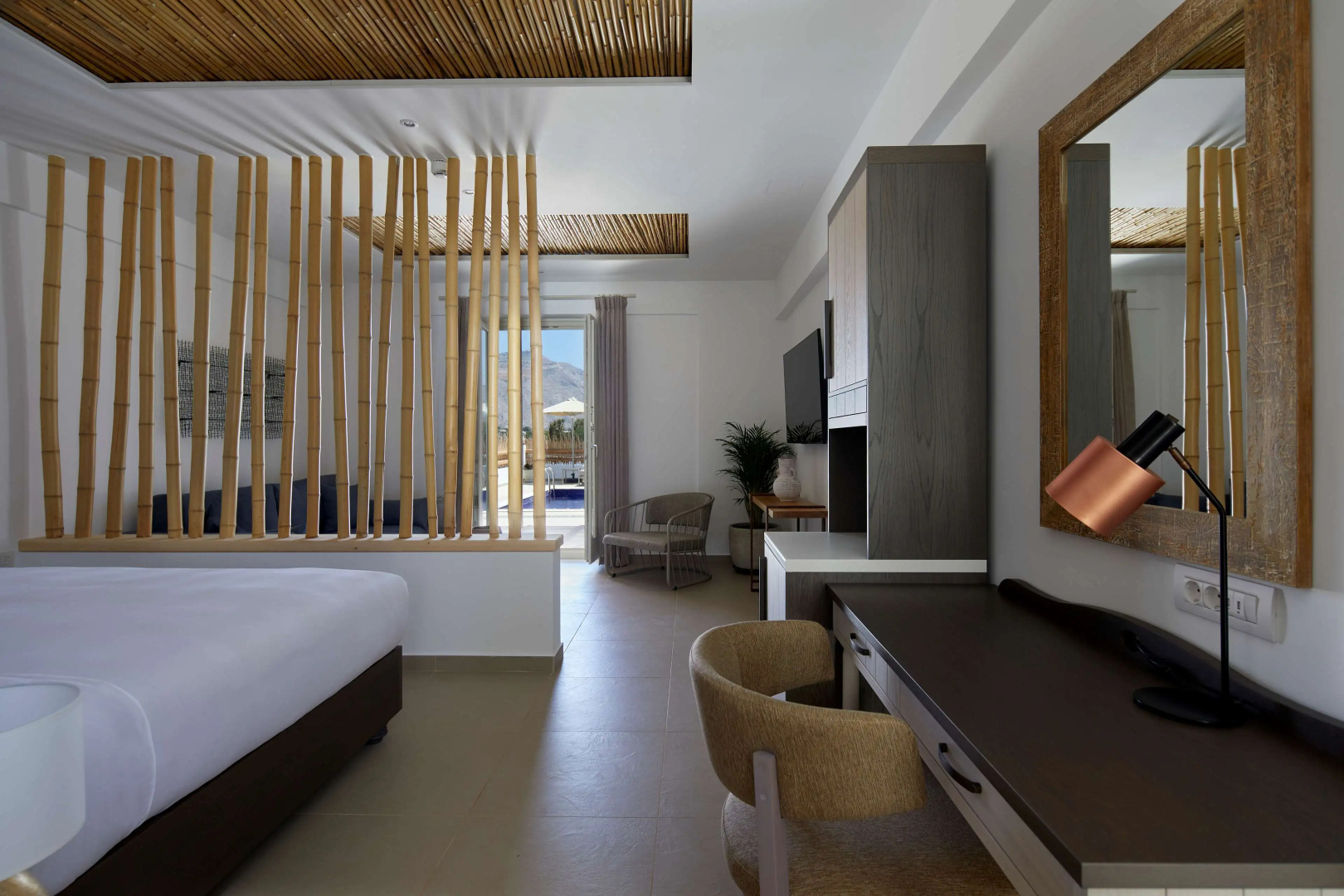 Foto - Sea Breeze Santorini Beach Resort, Curio Collection Hilton
