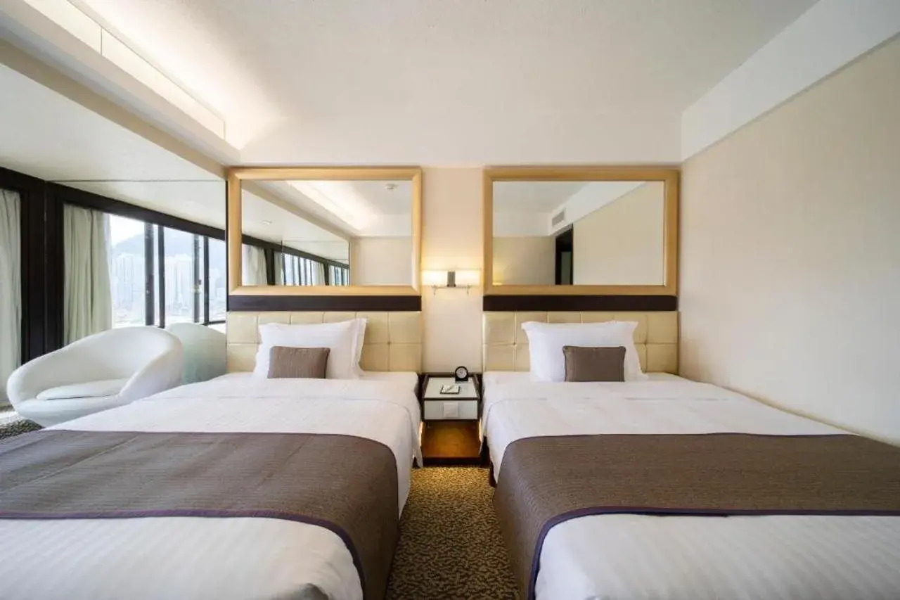 Photo - Regal Oriental Hotel