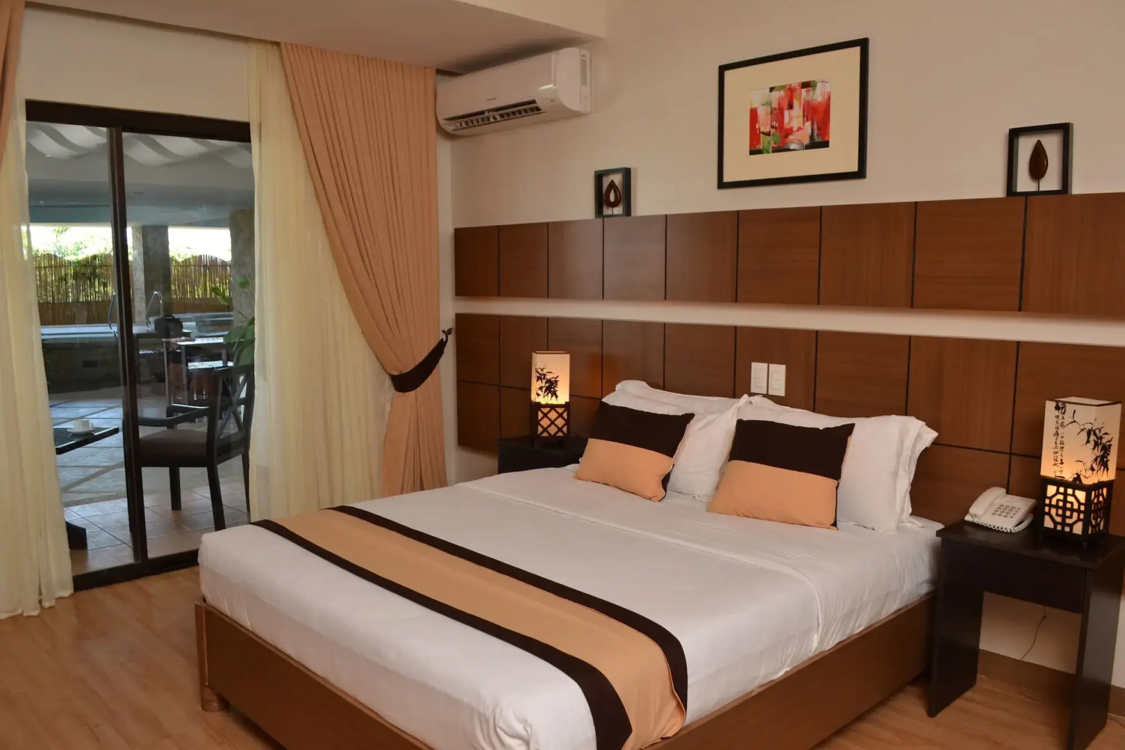 Foto - The Pinnacle Hotel and Suites