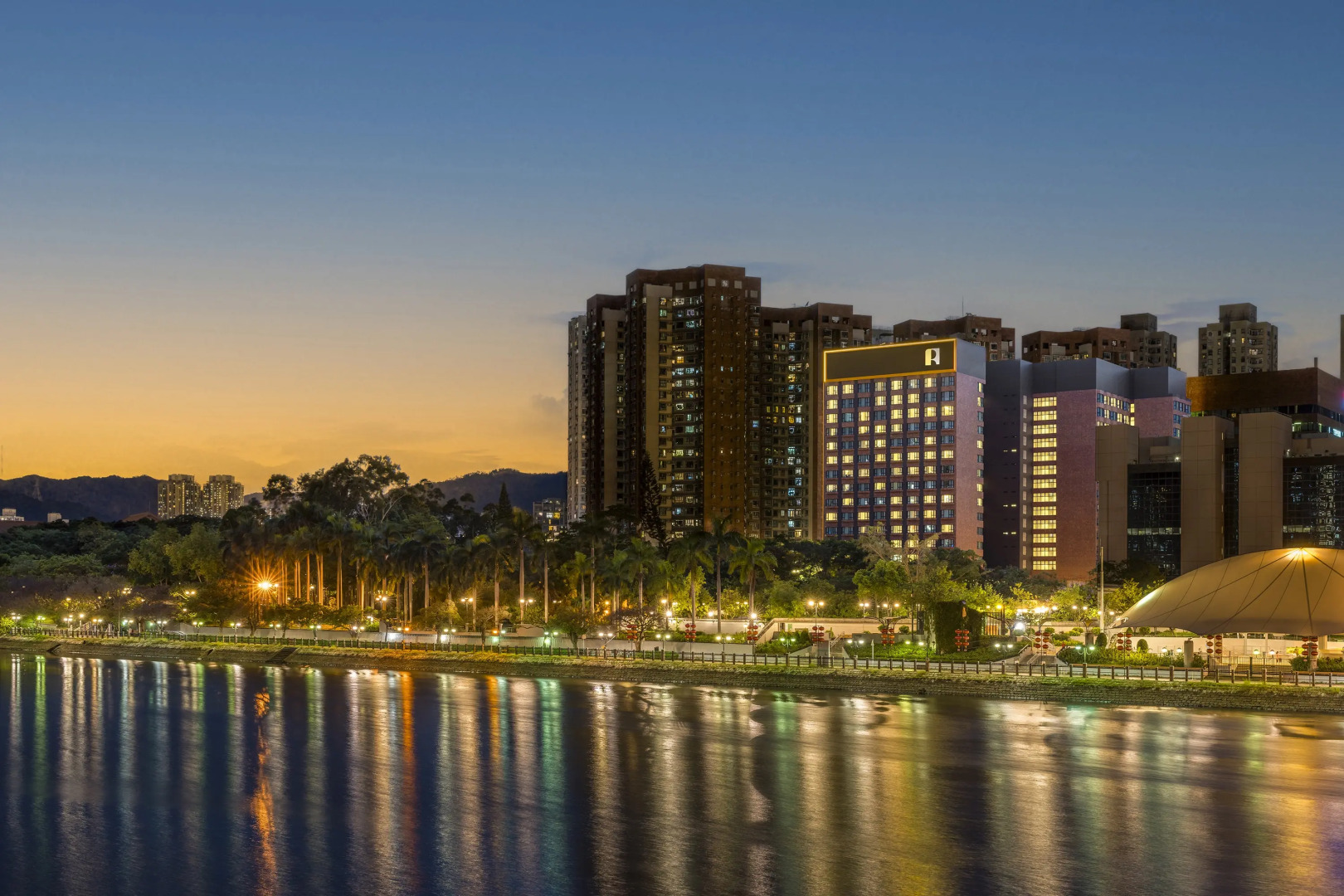 Photo - Royal Park Hotel