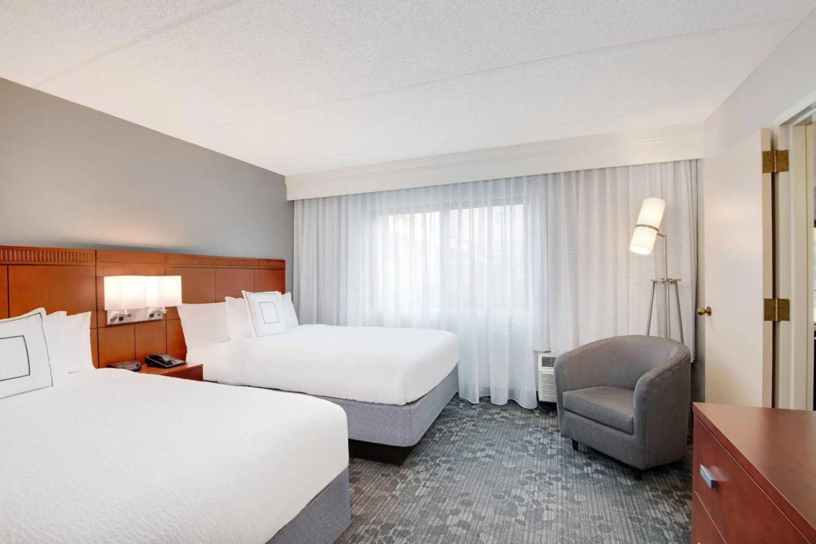 Photo - Courtyard by Marriott Savannah Midtown