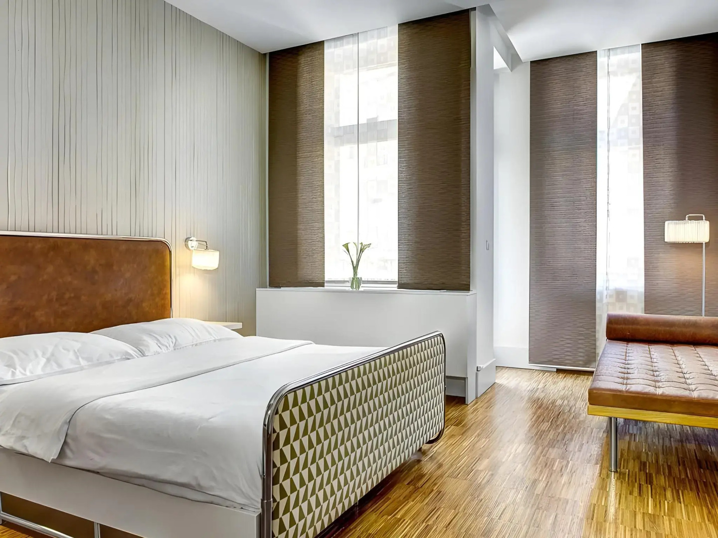 Photo - Three Crowns Hotel