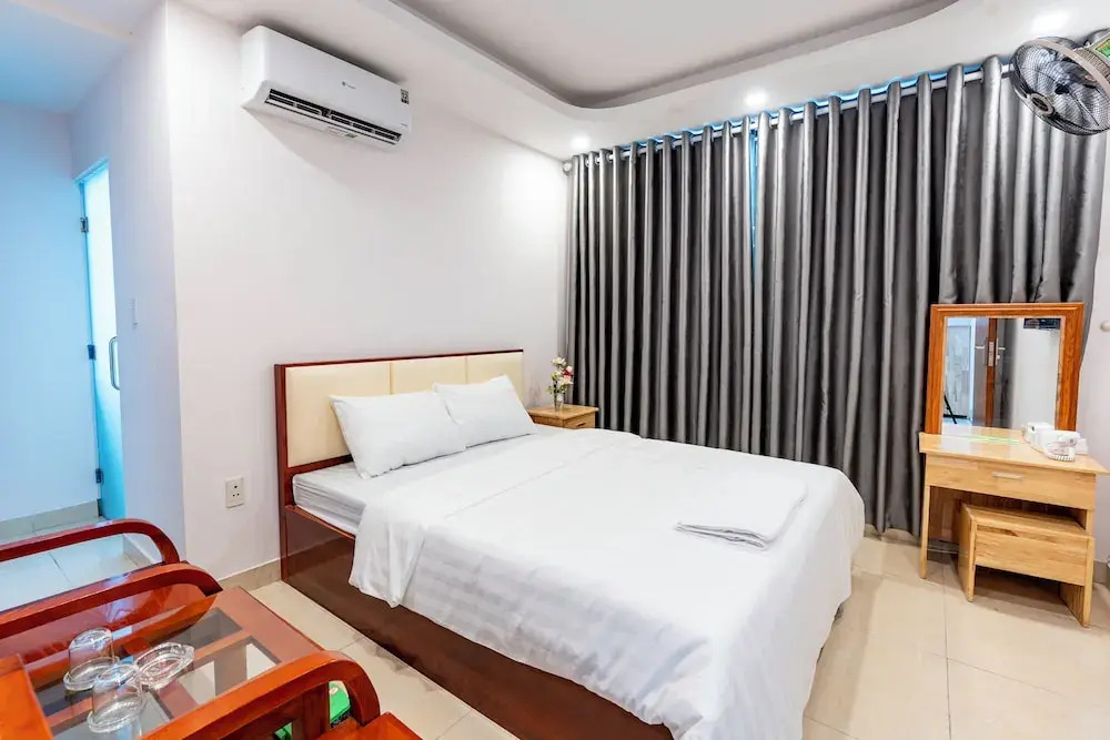 Photo - Light Hotel Ha Noi - Near AEON Mall Long Bien
