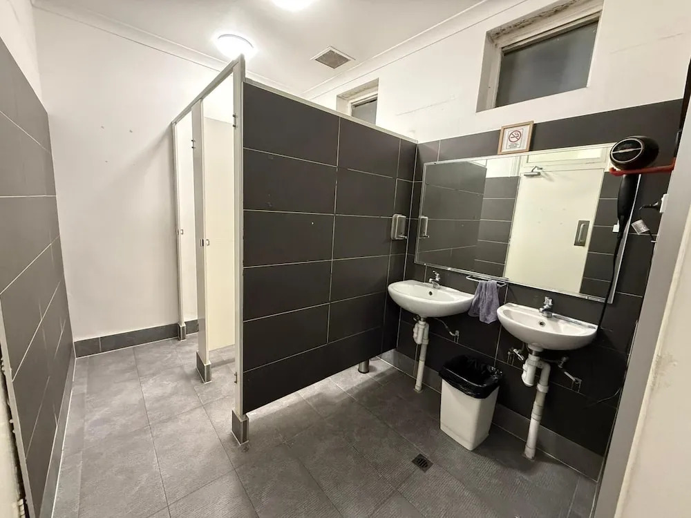 Photo - Wallaby Backpackers Hostel Perth - note - Valid passport required to check in -