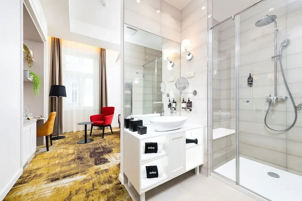 Photo - Three Corners Avenue Hotel