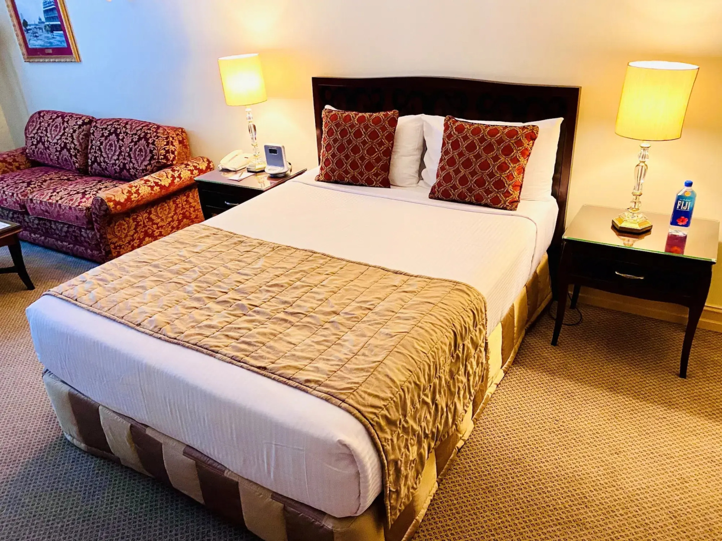 Photo - Royal Albert Hotel