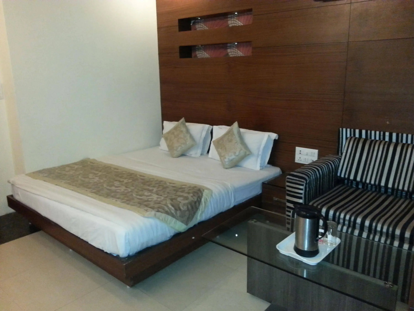 Photo - Hotel Vanson Villa, City Centre - With Free Airport & Train Station Pickup