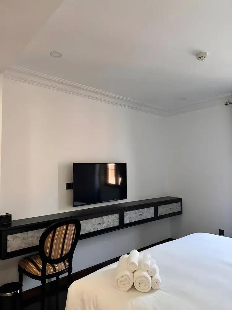 Photo - The Room Hotel - Starbucks