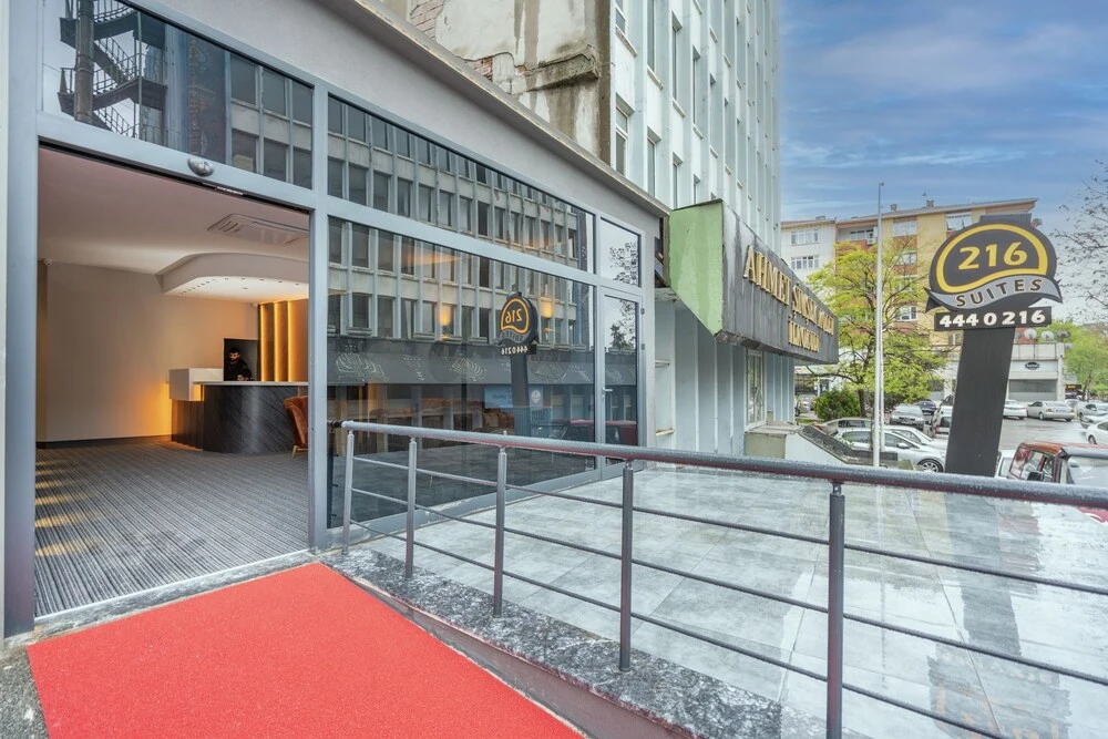 Photo - Center Suite