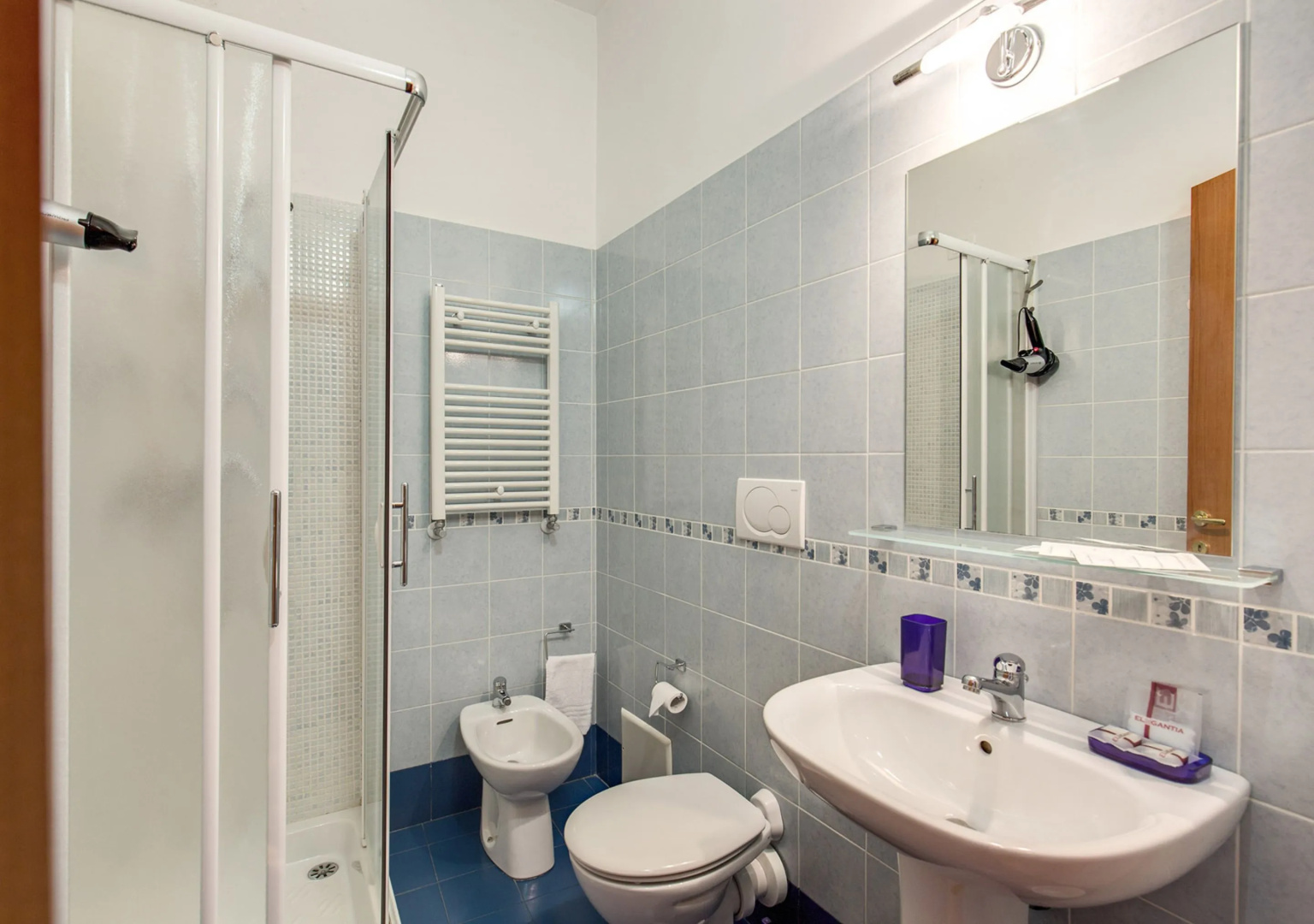 Foto - Bon Ton Design Rooms by DOT Suites