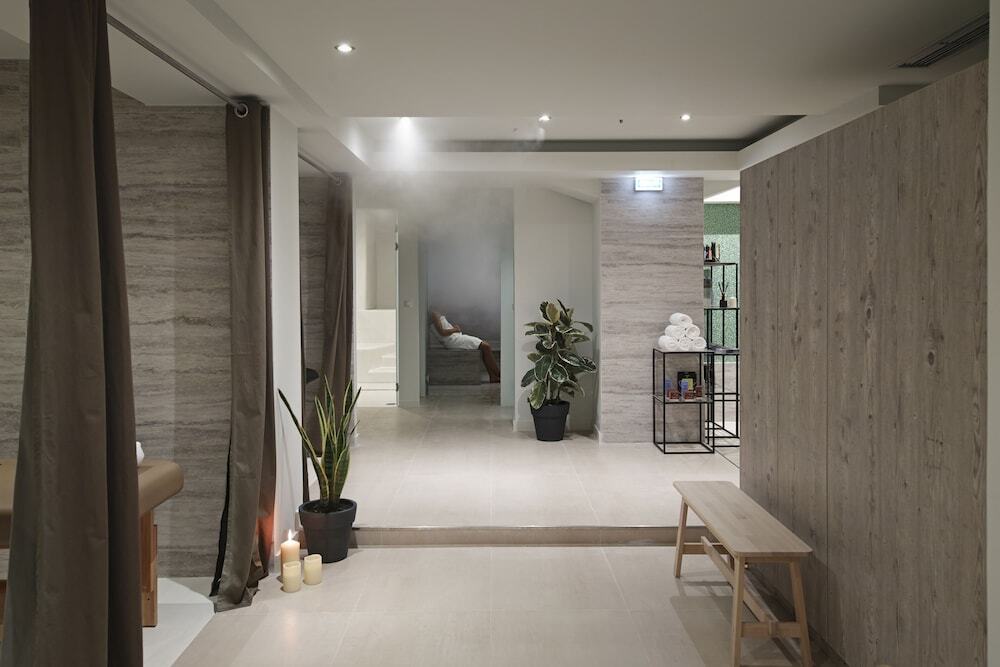 Photo - The Gem Society Hotel